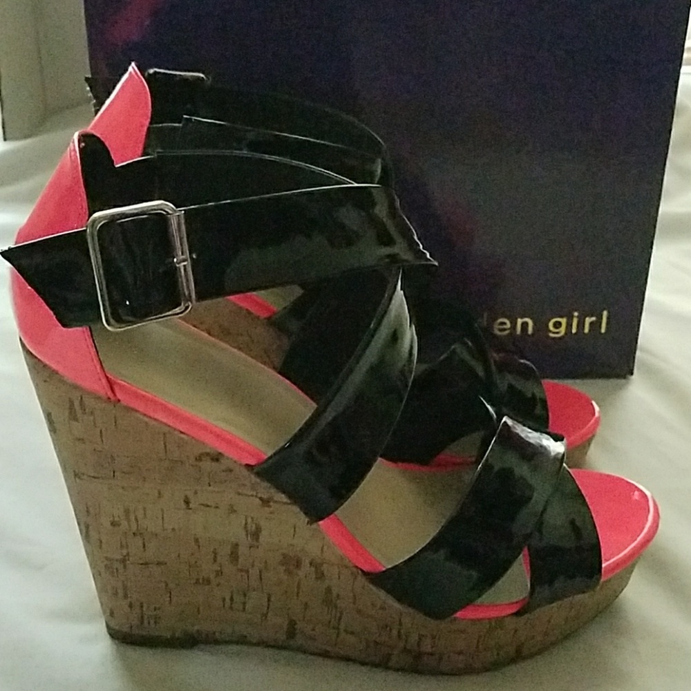 Madden Girl "Kiiwii" Black Neon Pink Colorblock